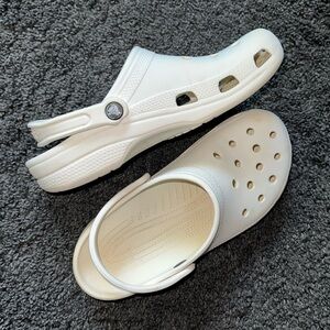 White Crocs | Women’s 9 | Men’s 7